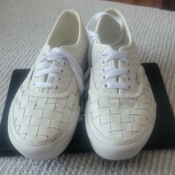 Vans Shoes - Vans plarform white leather skate shoes size 8